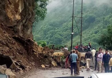 ভারী বৃষ্টিতে হিমাচলের বহু জায়গায় ধস,বন্ধ হয়ে গেল রাস্তা